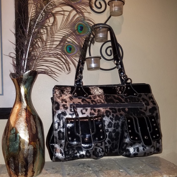 Sag Harbor Handbags - ⚡FLASH SALE⚡HARBOR Animal Print Purse